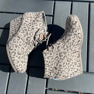 TOM’S Grey Leopard Print Wedge Boots